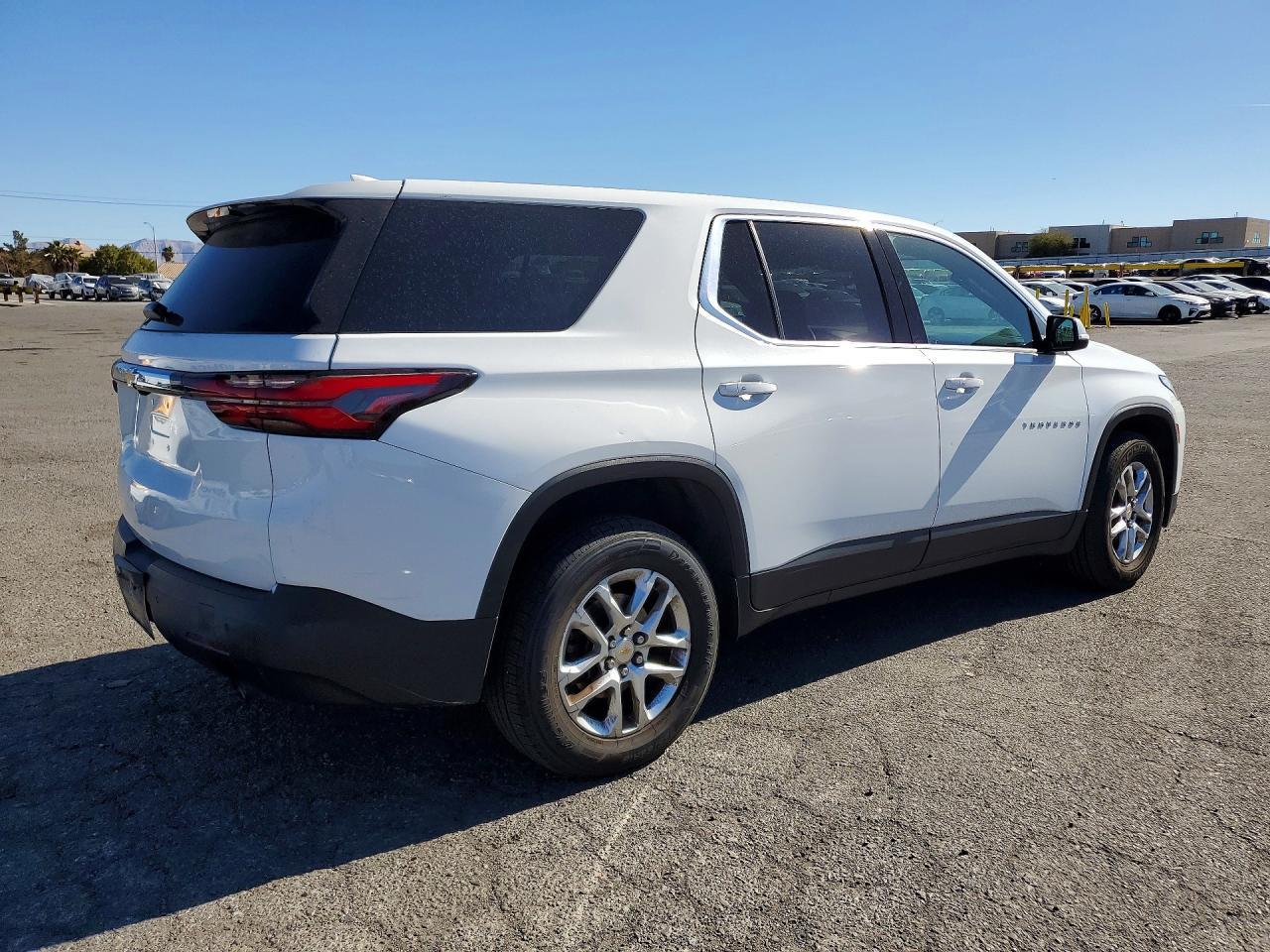 2022 Chevrolet Traverse Ls - zdjęcie 3