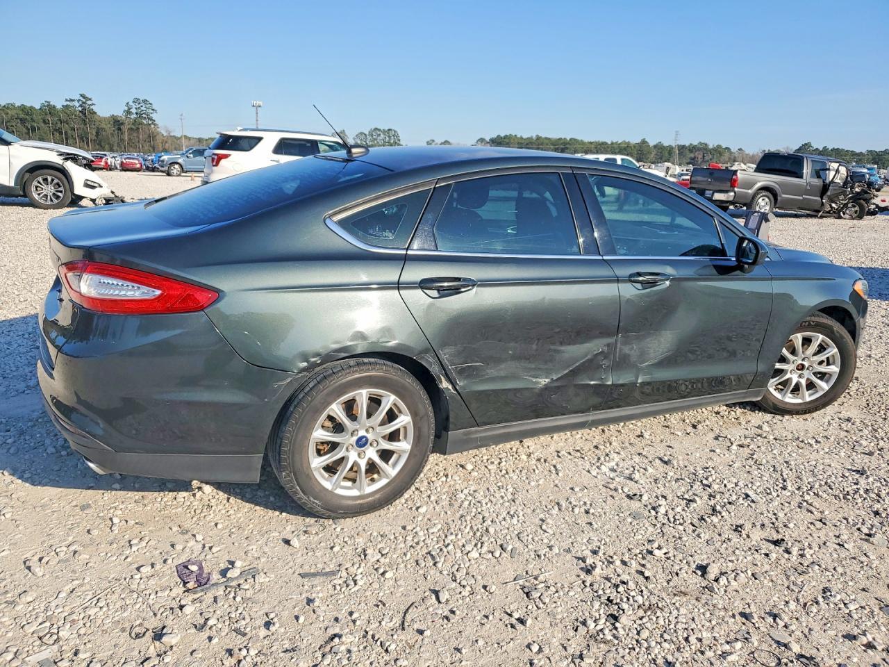 2015 Ford Fusion S - zdjęcie 3