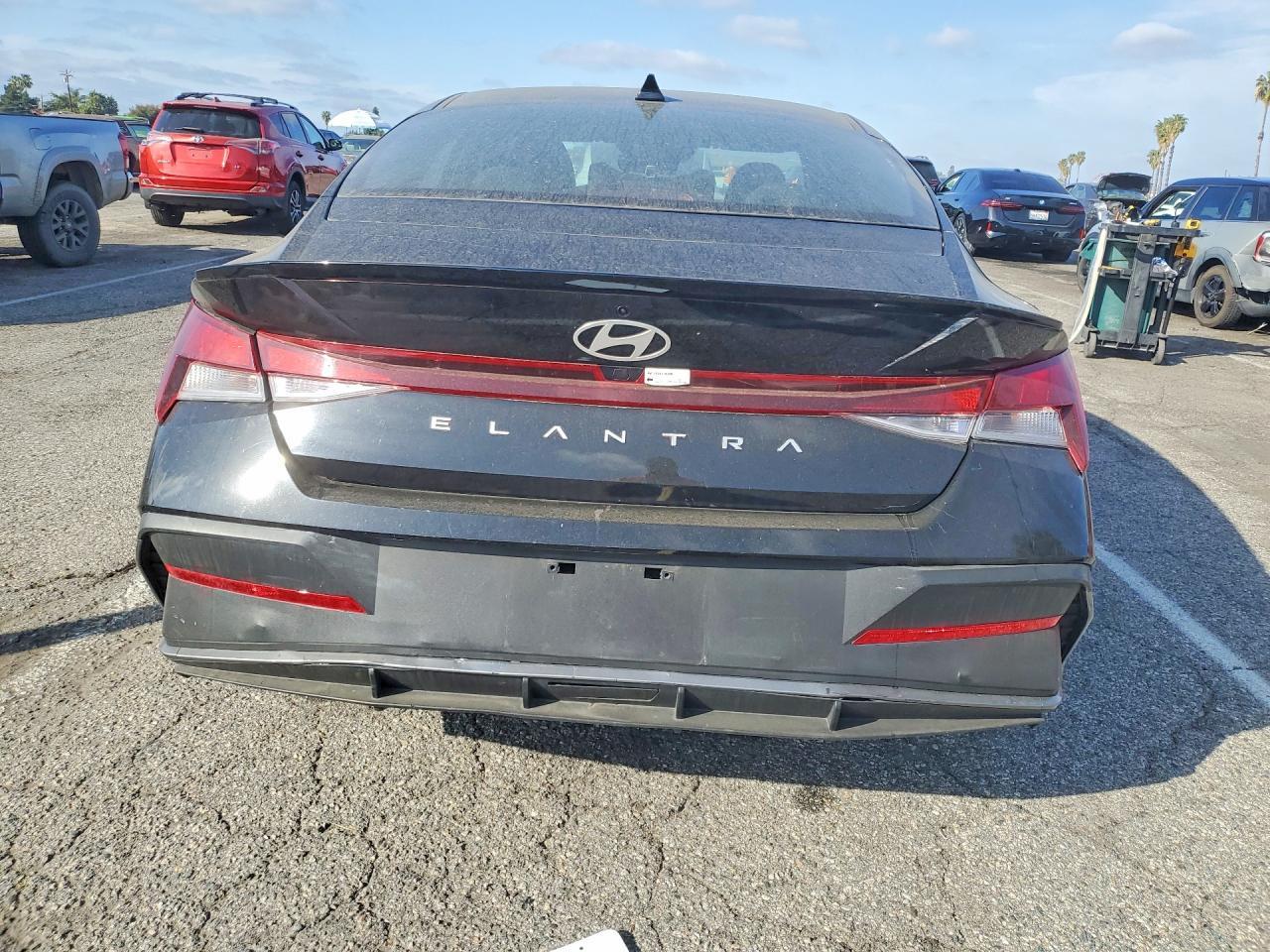 2025 Hyundai Elantra Sel Sport - zdjęcie 6