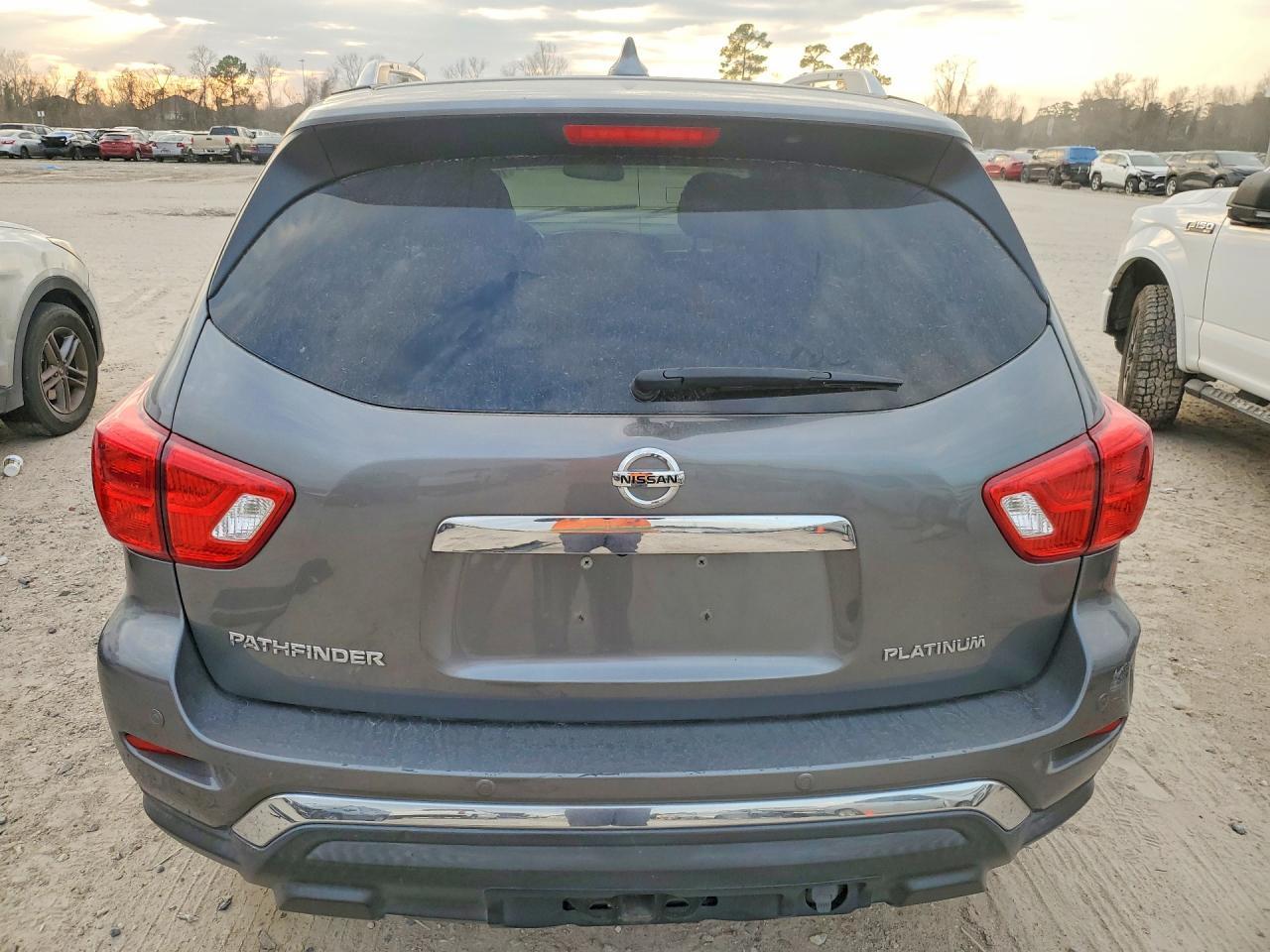 2020 Nissan Pathfinder Platinum - zdjęcie 6