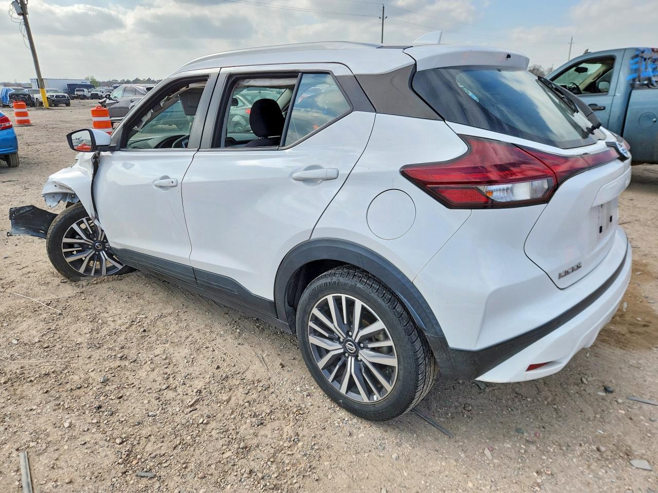 2021 Nissan Kicks Sv - zdjęcie 2