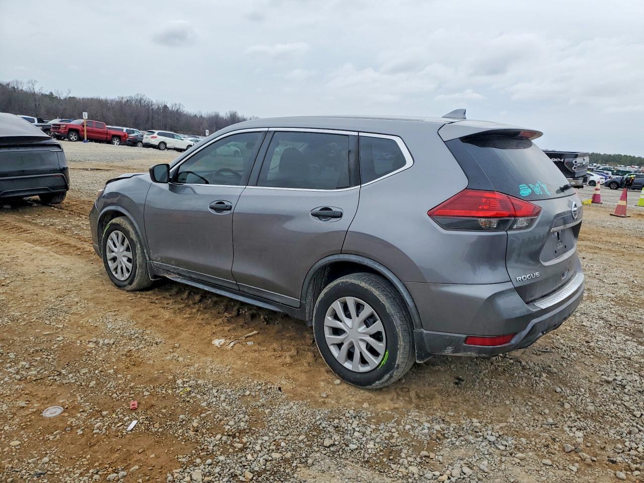 2018 Nissan Rogue S - zdjęcie 2