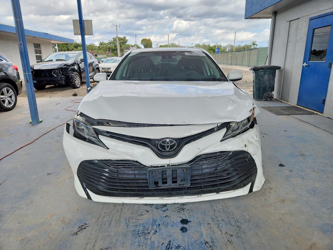 2019 Toyota Camry Le - zdjęcie 5