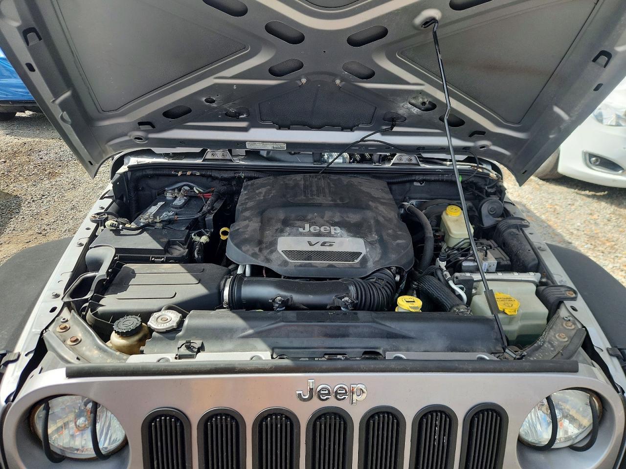 2014 Jeep Wrangler Unlimited Sport - zdjęcie 11