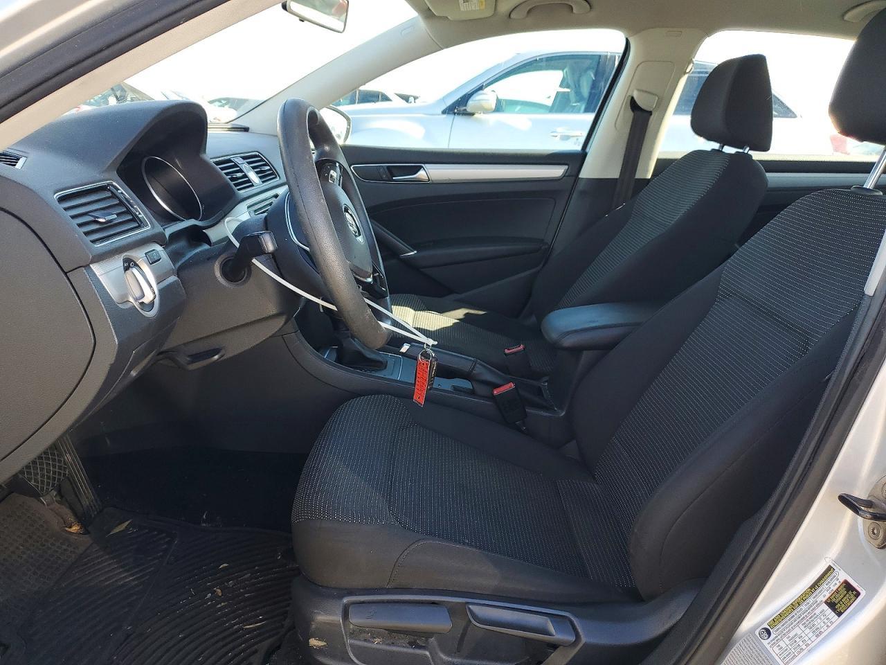 2016 Volkswagen Passat S - zdjęcie 7