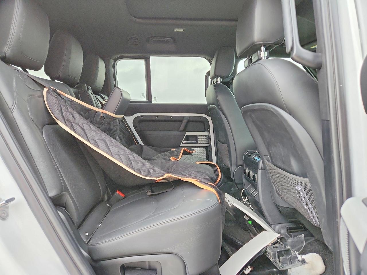 2024 Land Rover Defender 130 S - zdjęcie 11