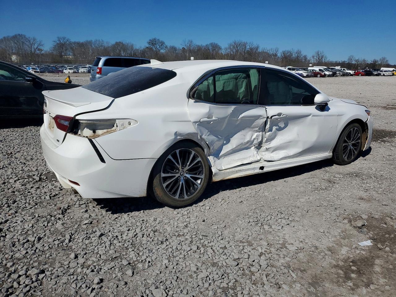 2019 Toyota Camry - zdjęcie 3