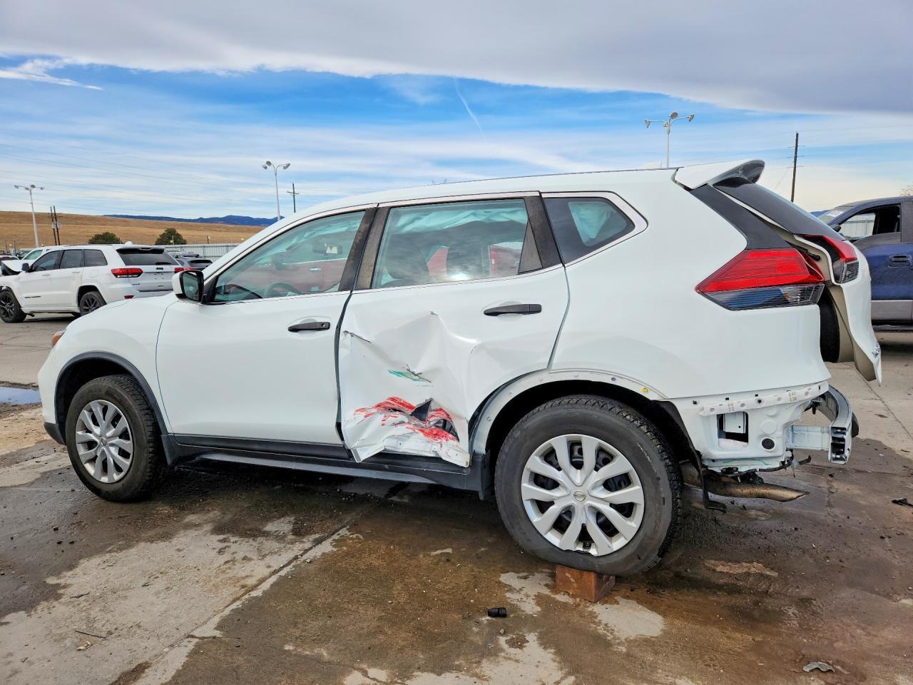 2017 Nissan Rogue S - zdjęcie 2