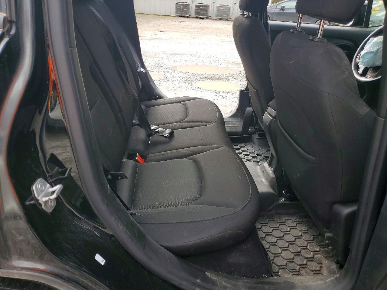 2016 Jeep Renegade Latitude - zdjęcie 10