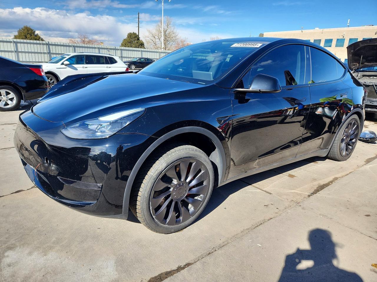 2025 Tesla Model Y - zdjęcie główne