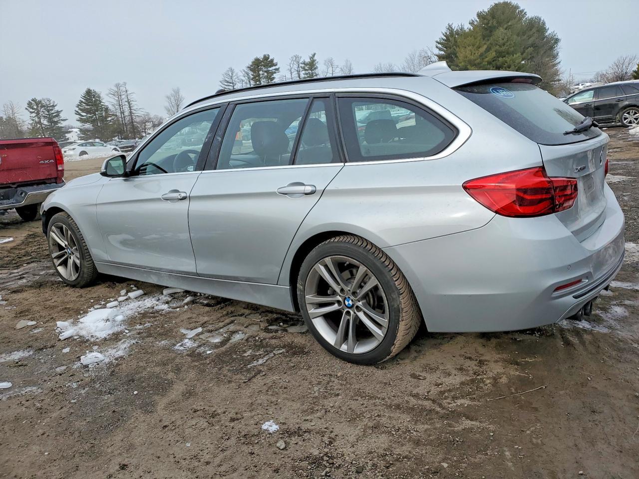 2017 BMW 330 Xi - zdjęcie 2