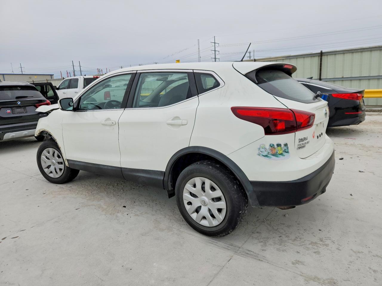 2019 Nissan Rogue Sport S - zdjęcie 2