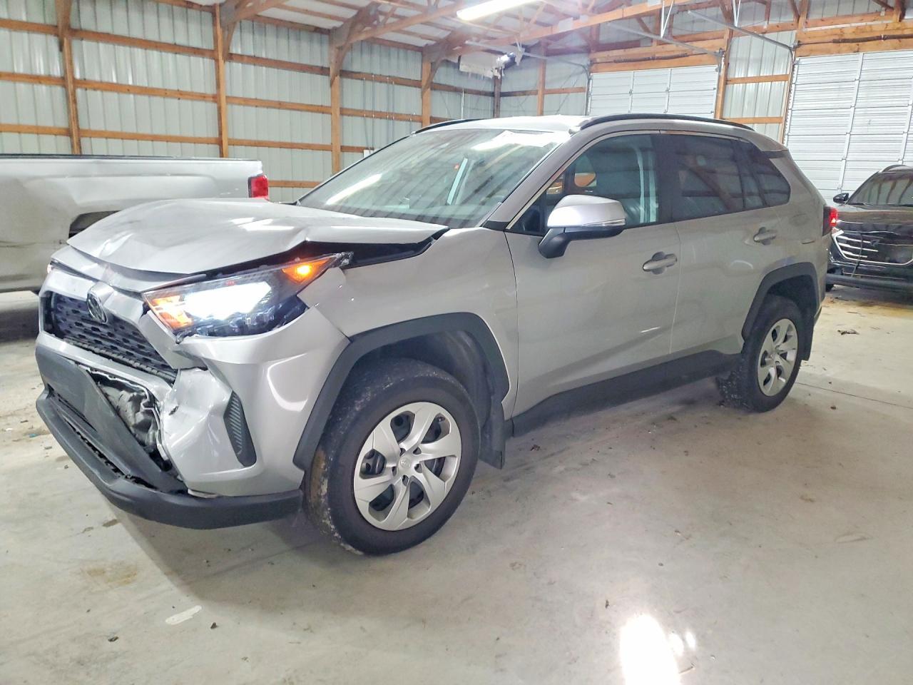 2021 Toyota Rav4 Le - zdjęcie główne