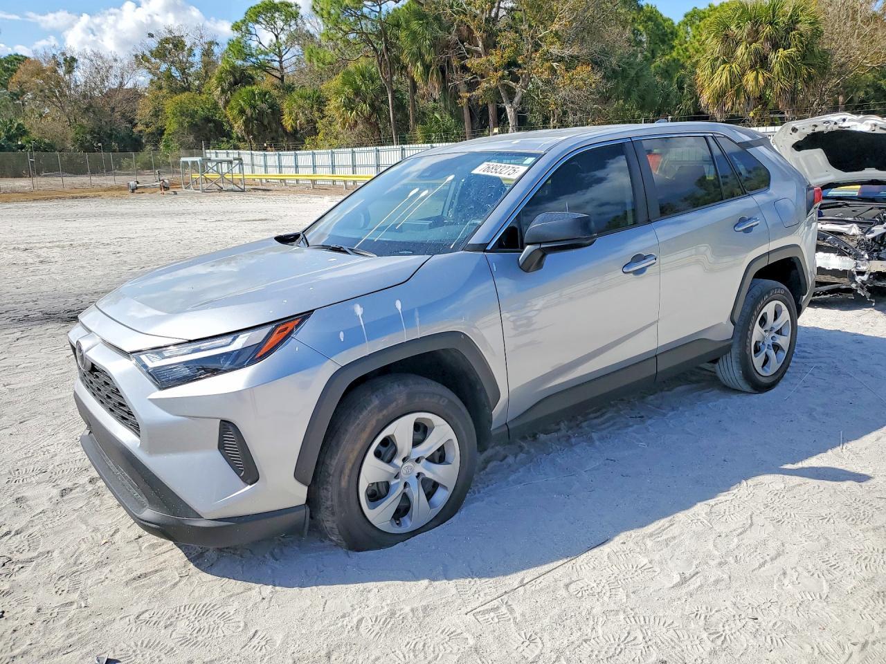 2025 Toyota Rav4 Le - zdjęcie główne