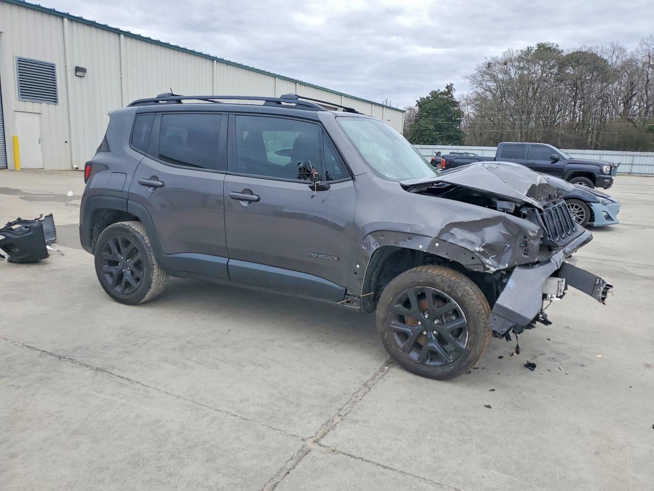 2016 Jeep Renegade Latitude - zdjęcie 4