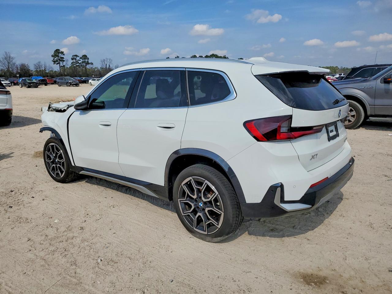 2025 BMW X1 xDrive28I - zdjęcie 2