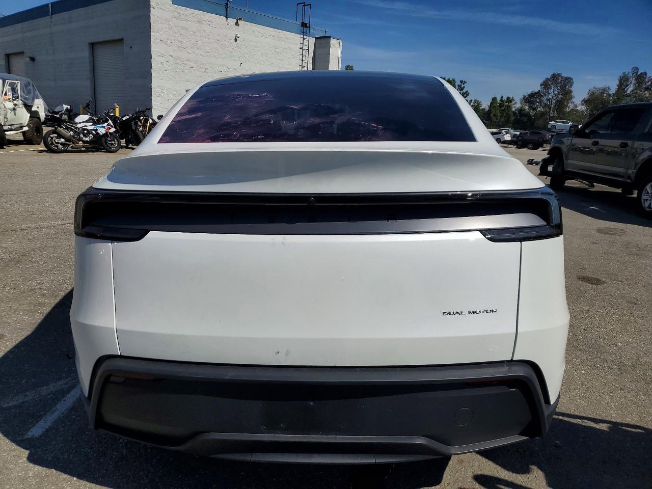 2026 Tesla Model Y - zdjęcie 6