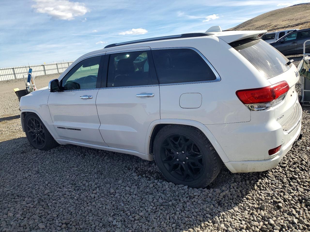 2020 Jeep Grand Cherokee Overland - zdjęcie 2