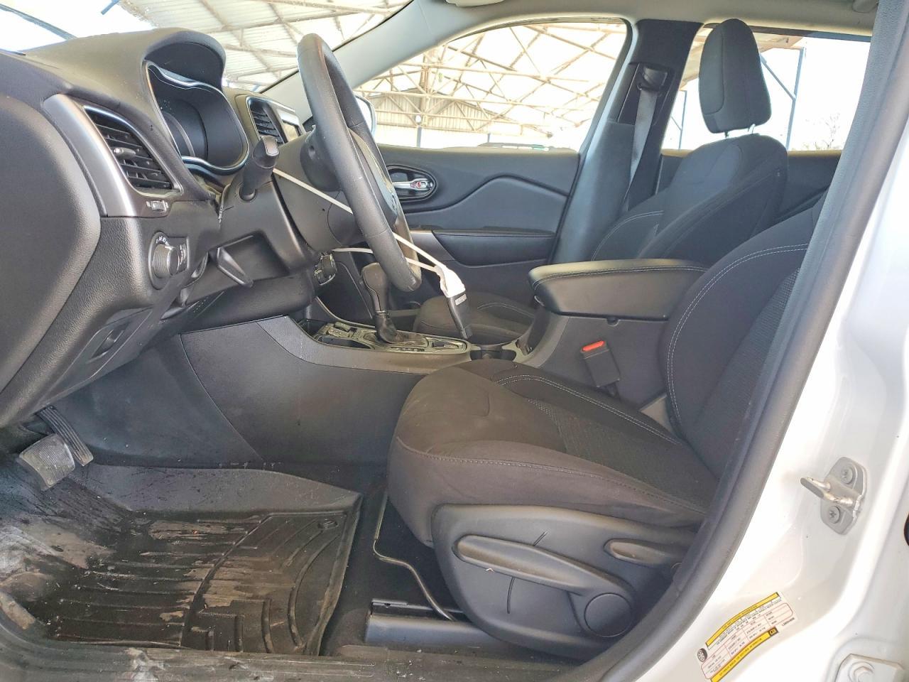 2020 Jeep Cherokee Latitude - zdjęcie 7