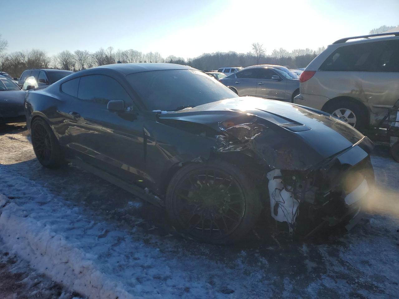 2021 Ford Mustang - zdjęcie 4