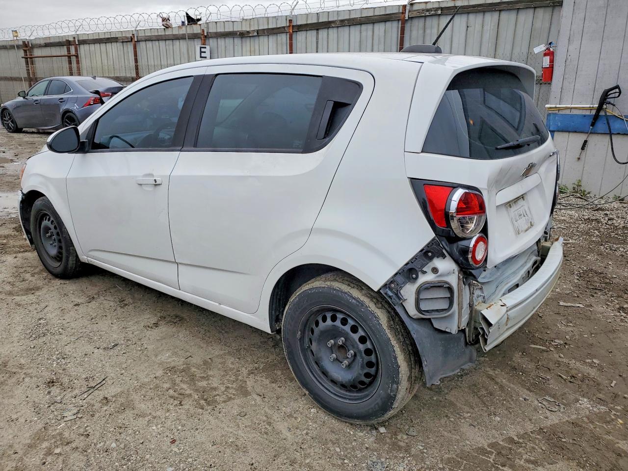 2015 Chevrolet Sonic Ls - zdjęcie 2