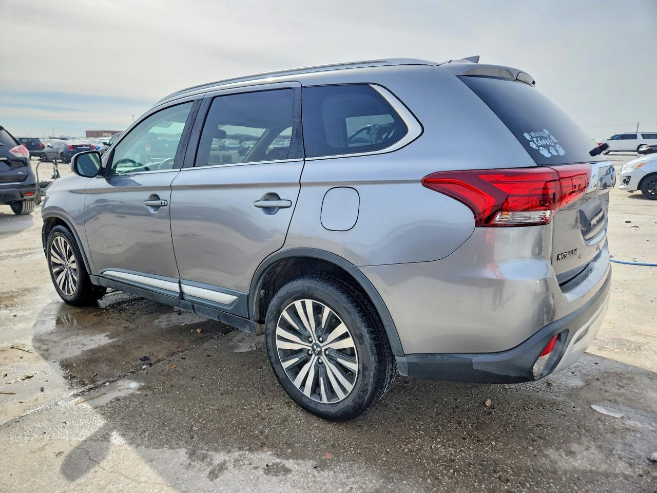 2019 Mitsubishi Outlander Se - zdjęcie 2