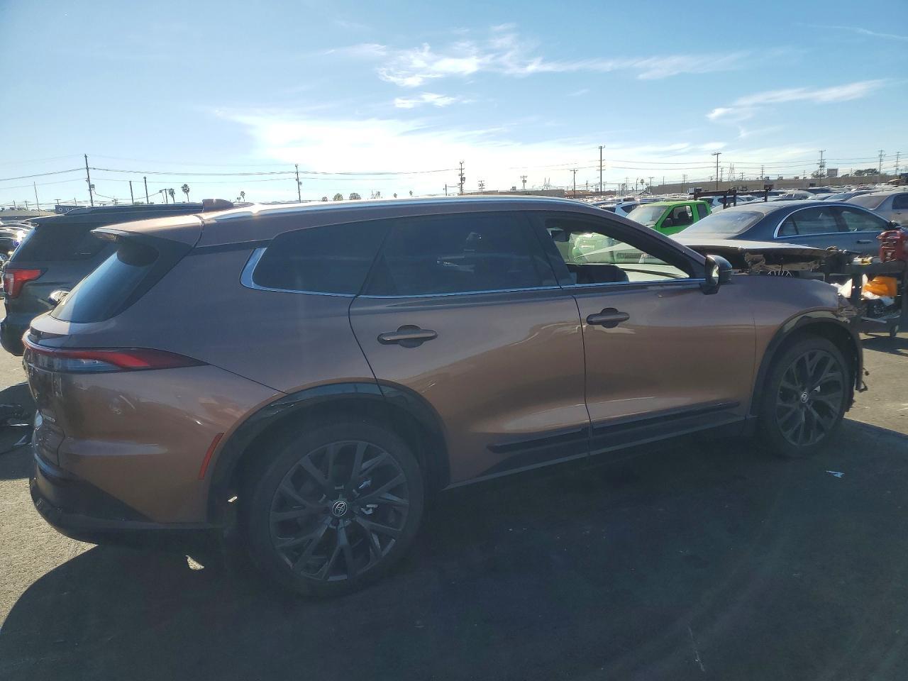 2025 Toyota Crown Signia Limited - zdjęcie 3