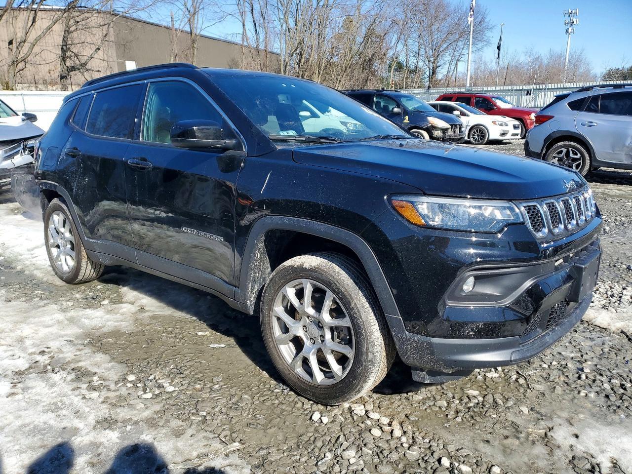 2023 Jeep Compass Latitude Lux - zdjęcie 4