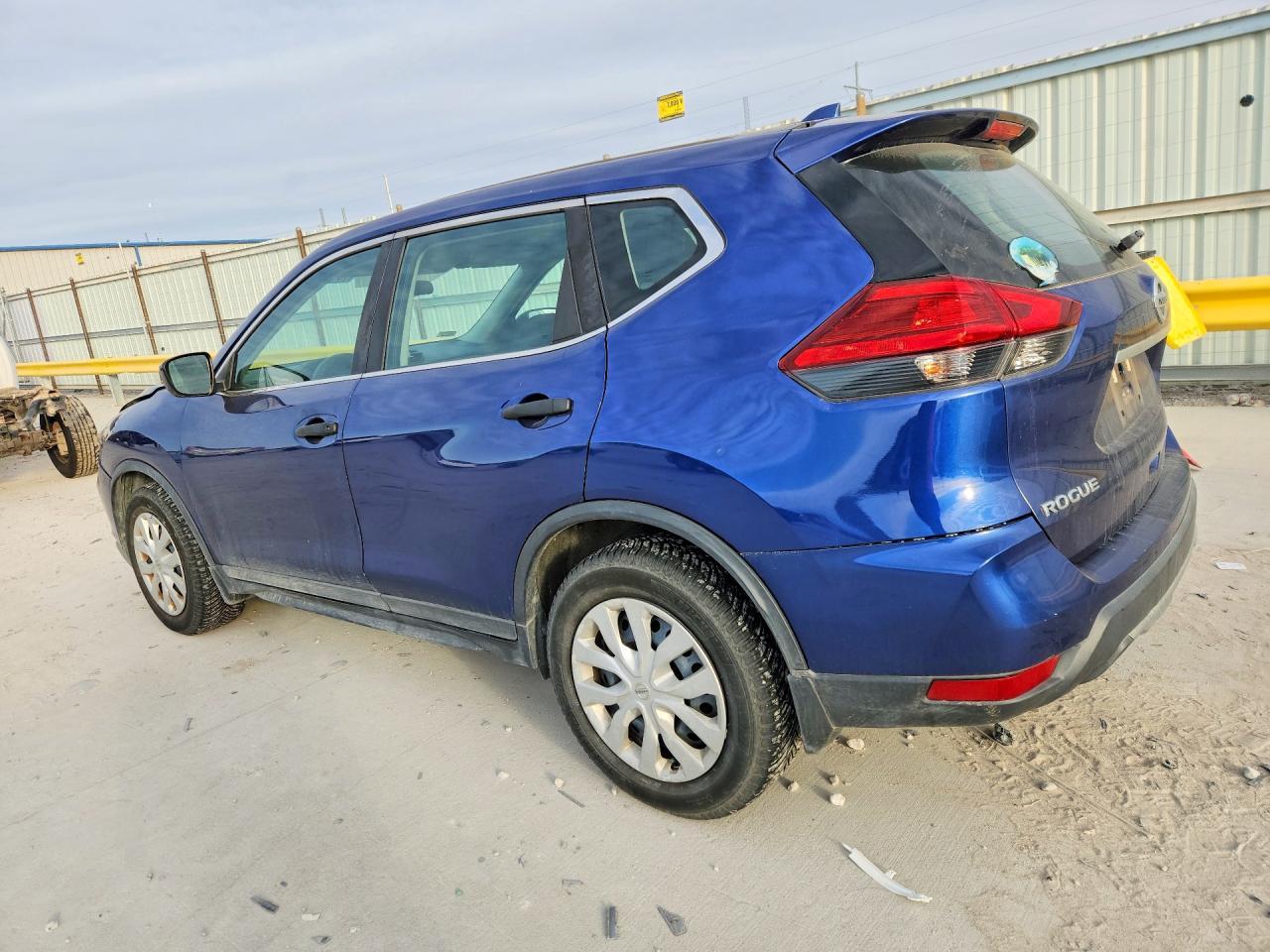 2017 Nissan Rogue S - zdjęcie 2