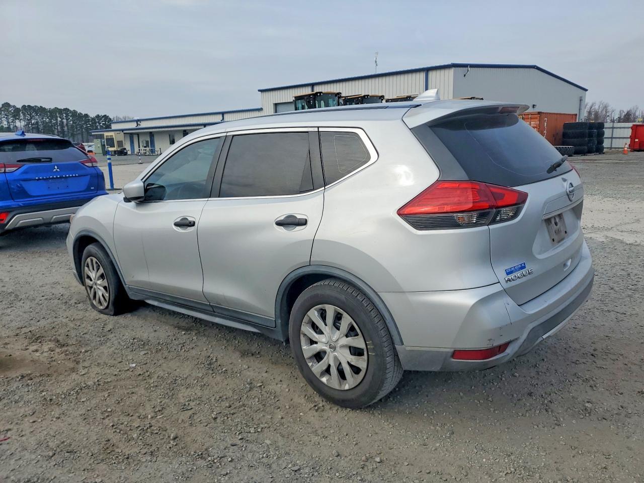 2017 Nissan Rogue S - zdjęcie 2