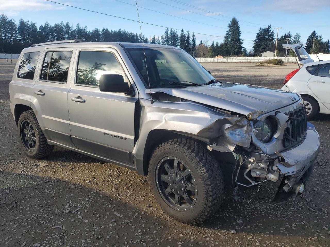 2016 Jeep Patriot Latitude - zdjęcie 4
