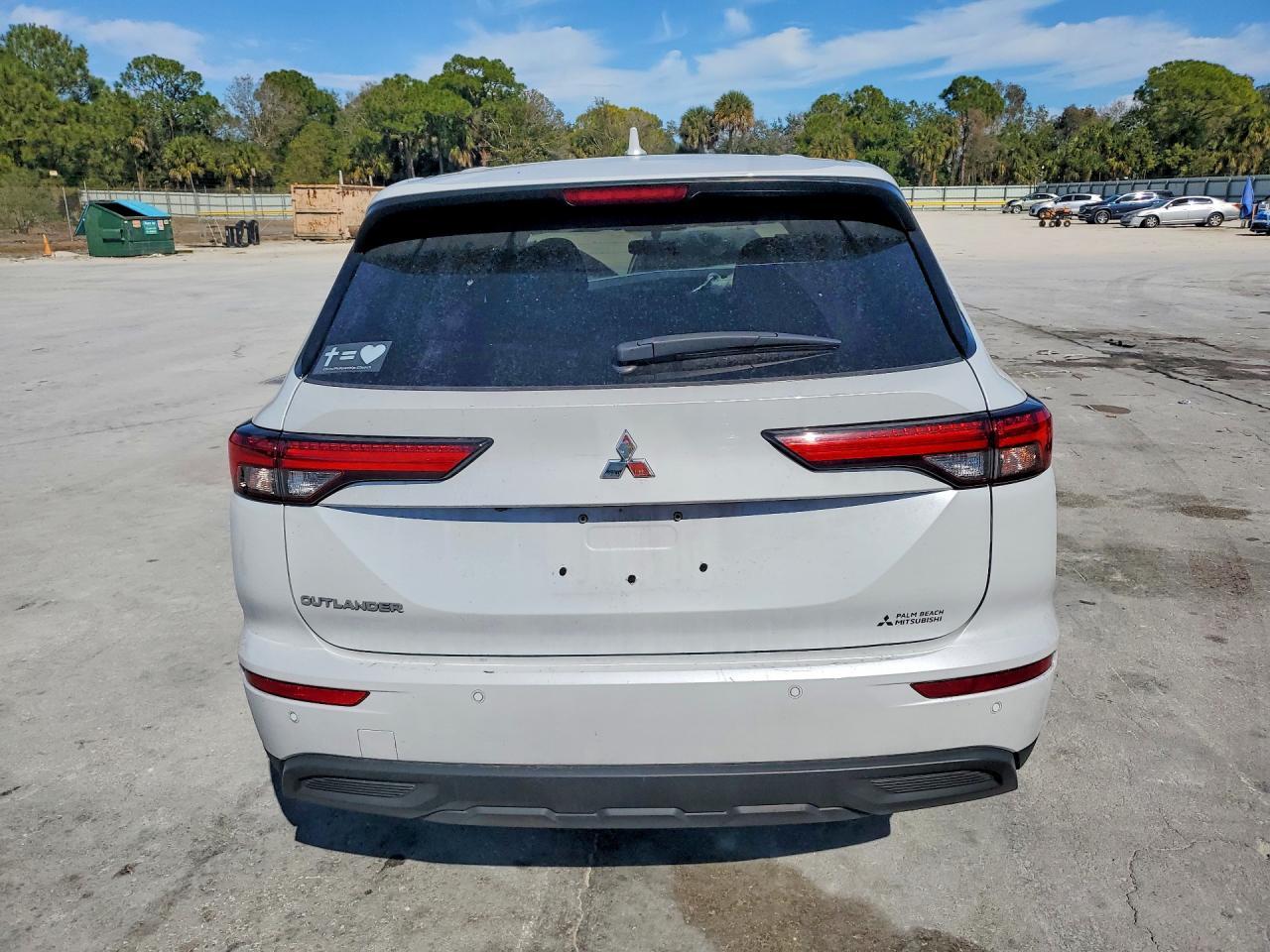 2022 Mitsubishi Outlander Es - zdjęcie 6