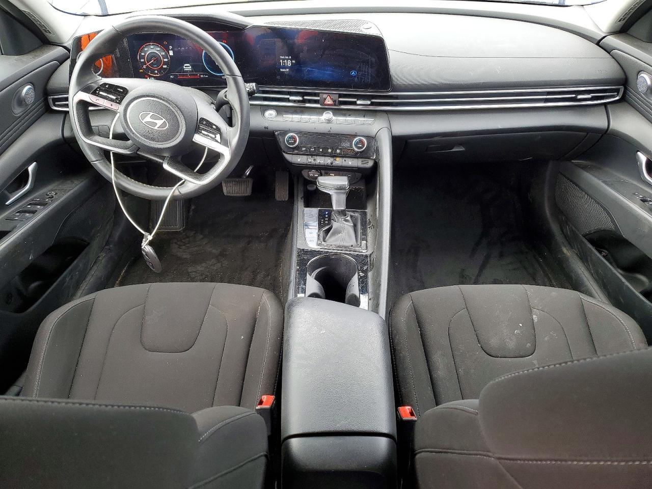 2025 Hyundai Elantra Sel - zdjęcie 8