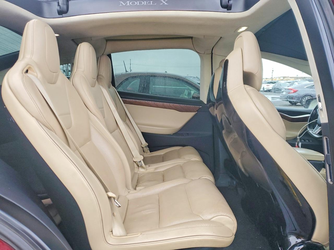 2016 Tesla Model X - zdjęcie 10