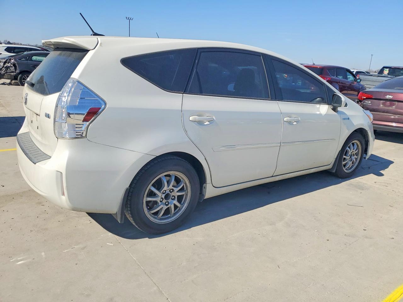2013 Toyota Prius V - zdjęcie 3