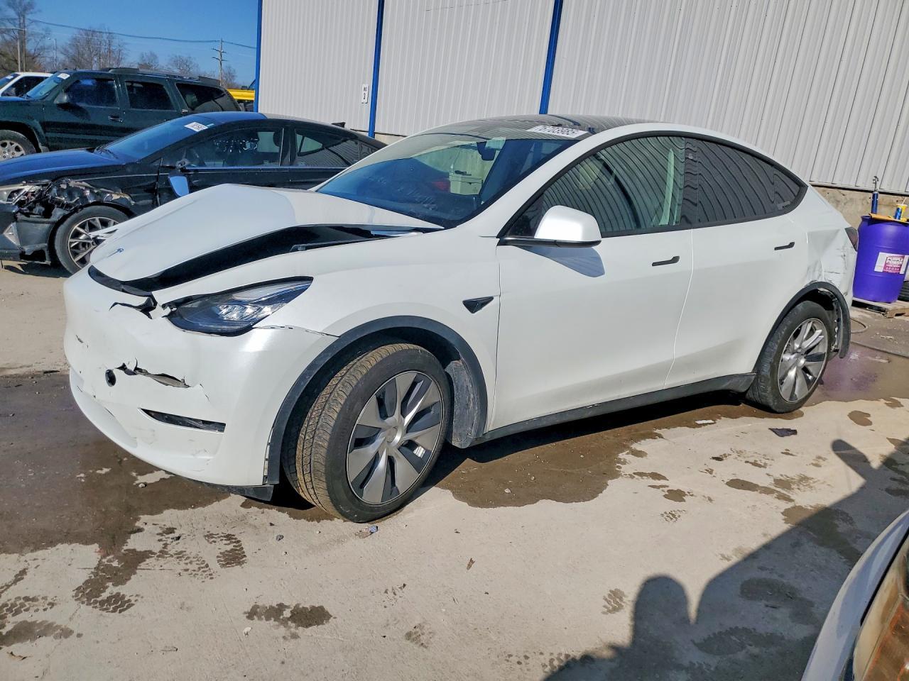 2023 Tesla Model Y - zdjęcie główne