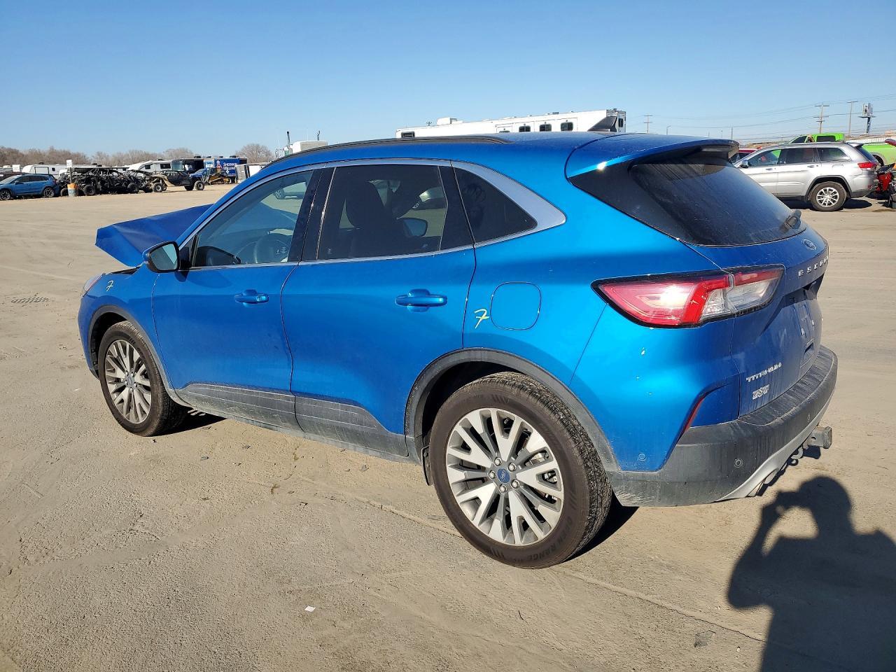 2020 Ford Escape Titanium - zdjęcie 2