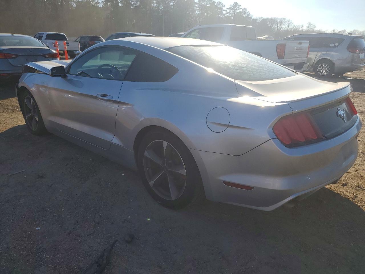 2016 Ford Mustang - zdjęcie 2