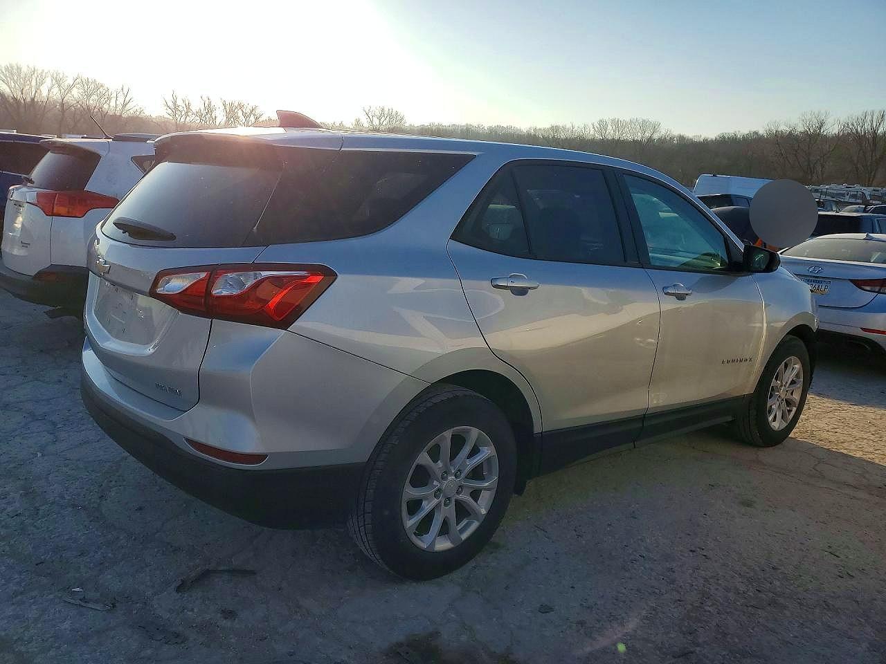2019 Chevrolet Equinox Ls - zdjęcie 3