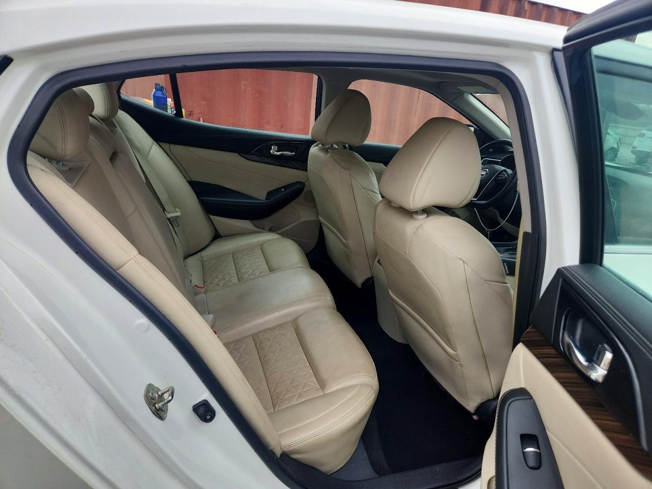 2017 Nissan Maxima Platinum - zdjęcie 10