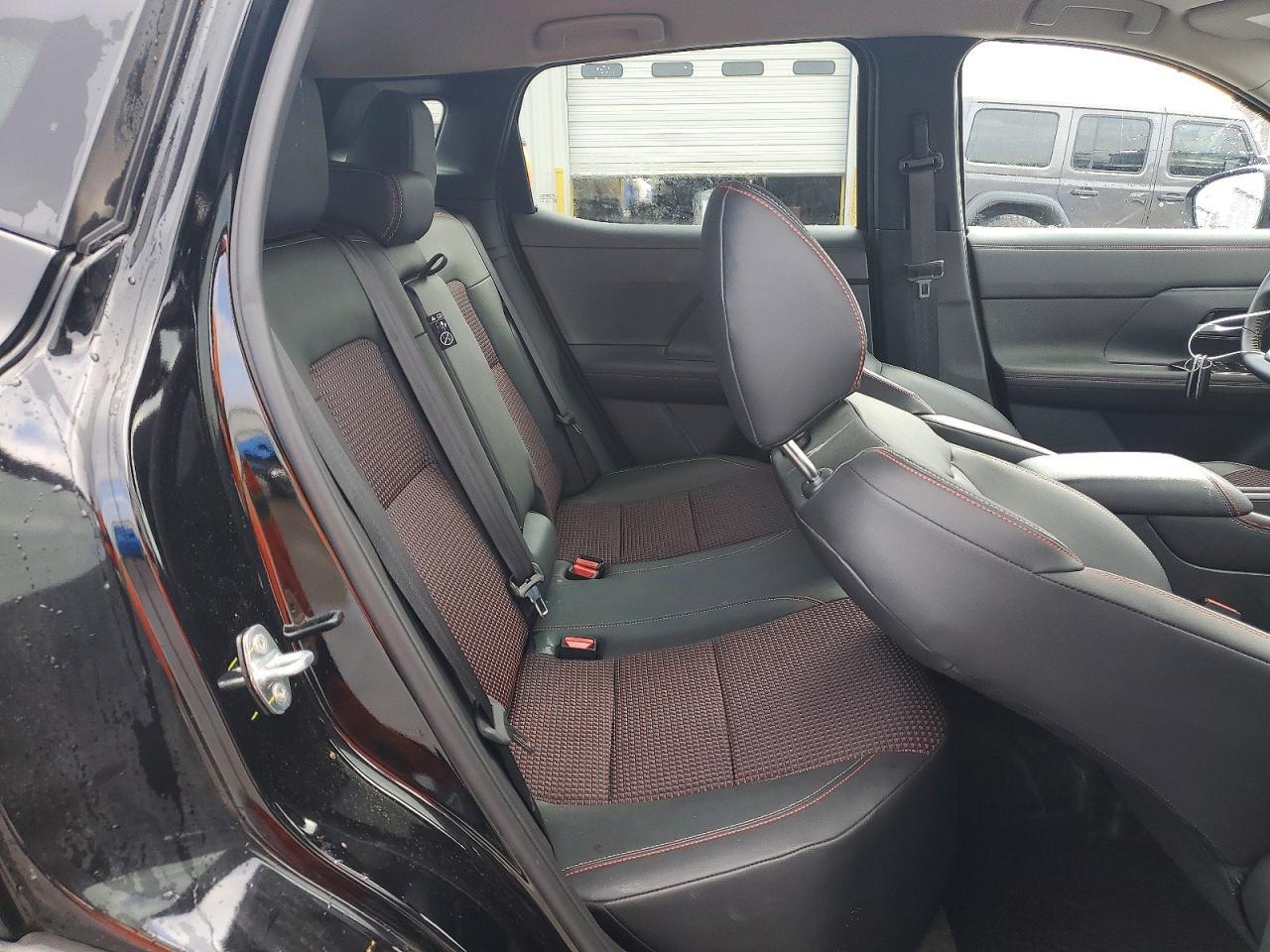 2025 Nissan Kicks Sr - zdjęcie 11