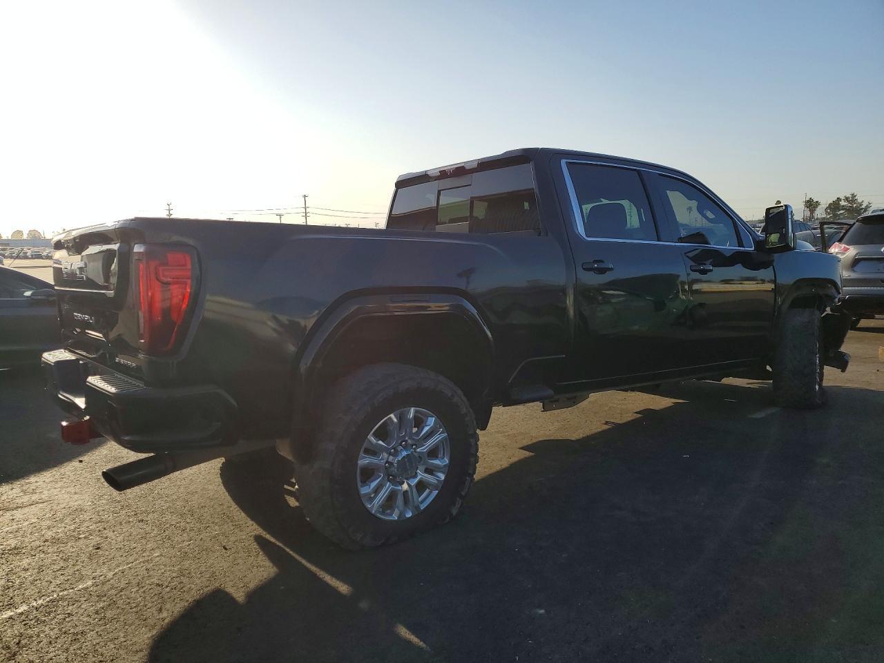 2022 GMC Sierra K2500 Denali - zdjęcie 3