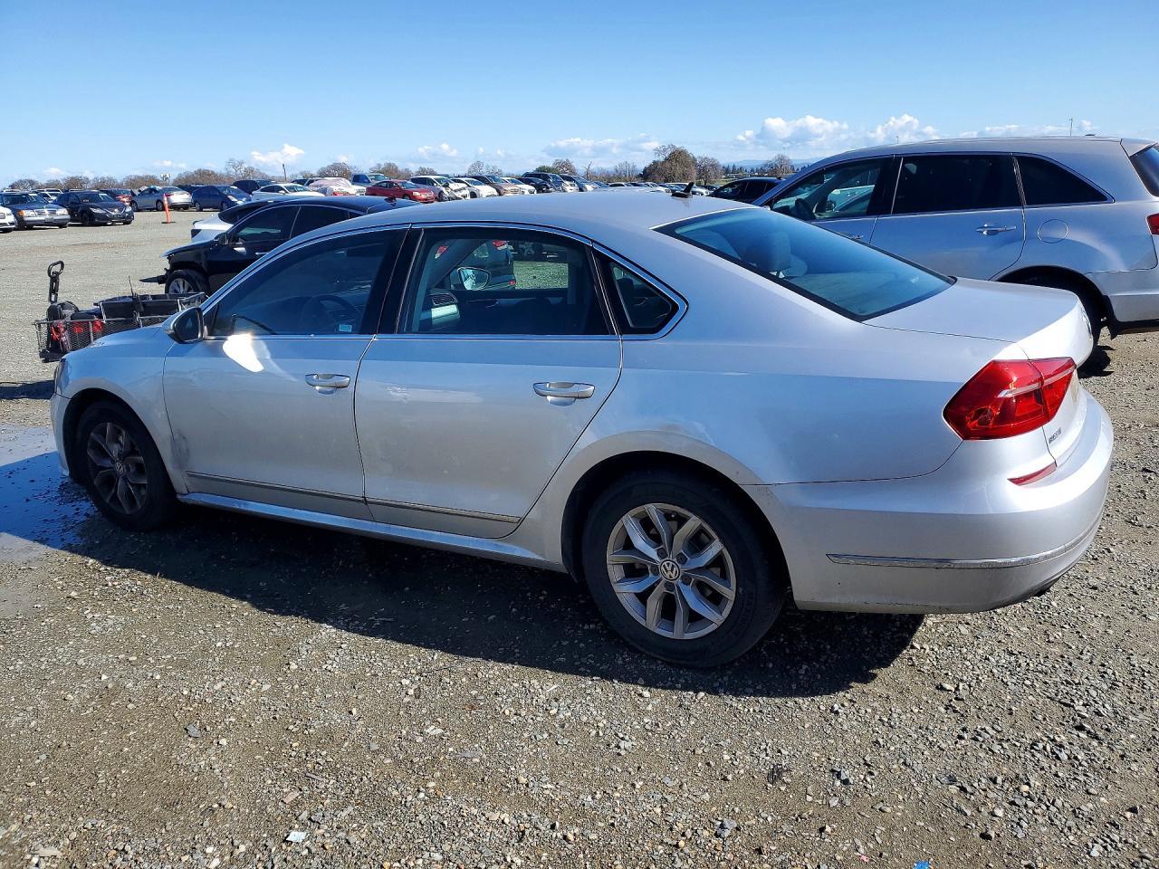 2016 Volkswagen Passat S - zdjęcie 2