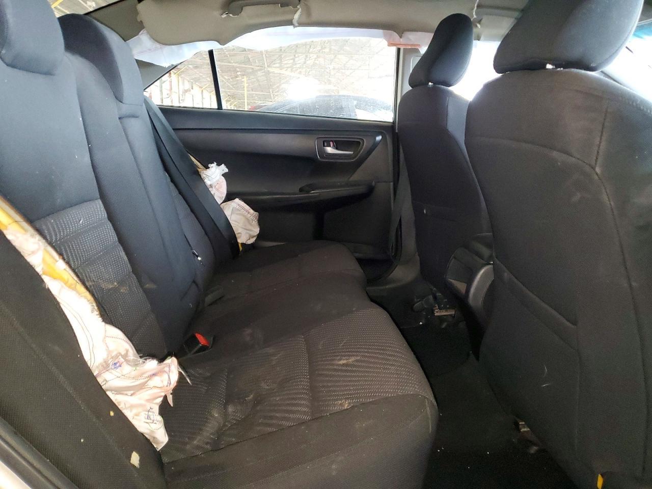 2016 Toyota Camry - zdjęcie 10