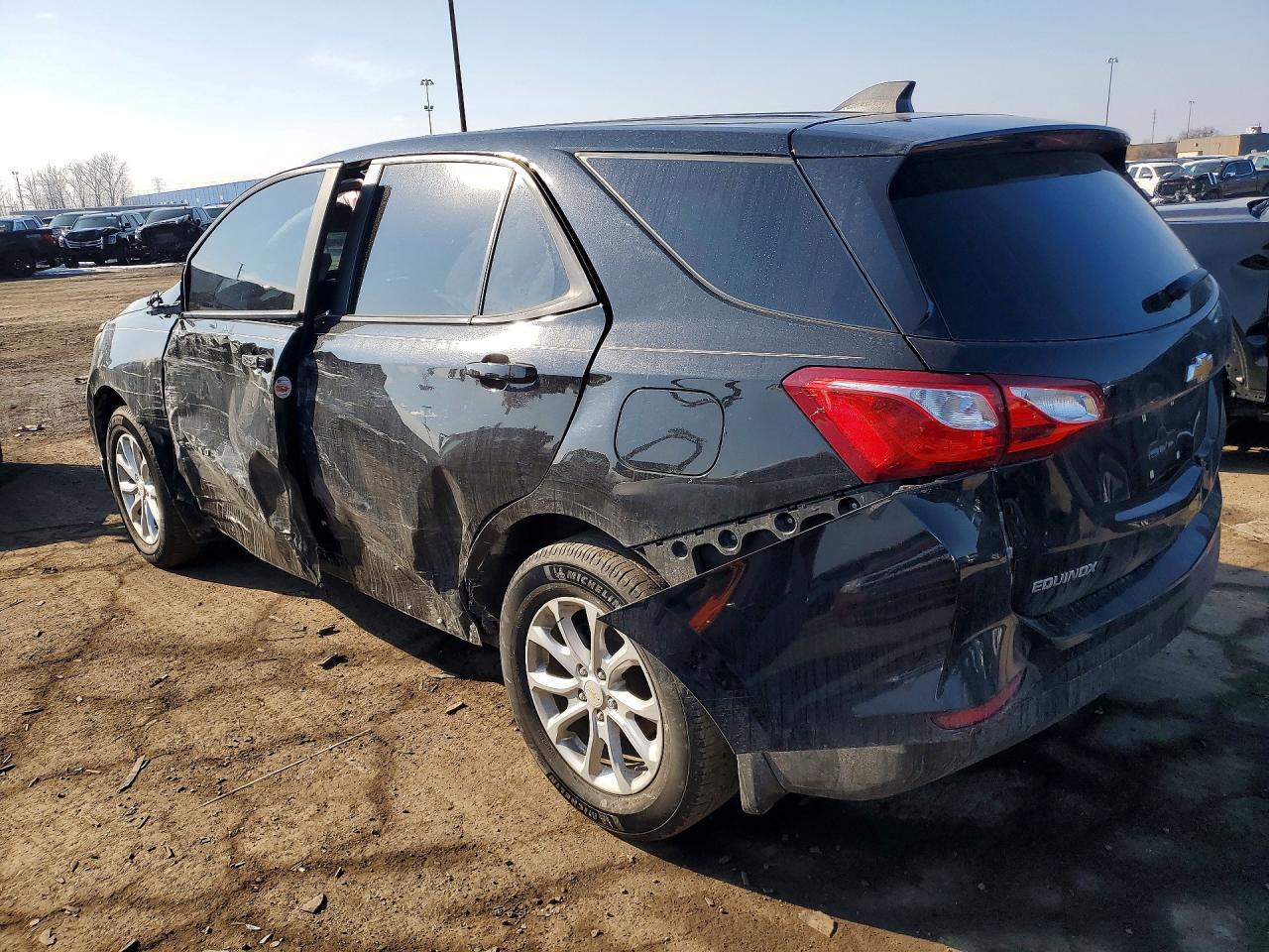 2020 Chevrolet Equinox Ls - zdjęcie 2