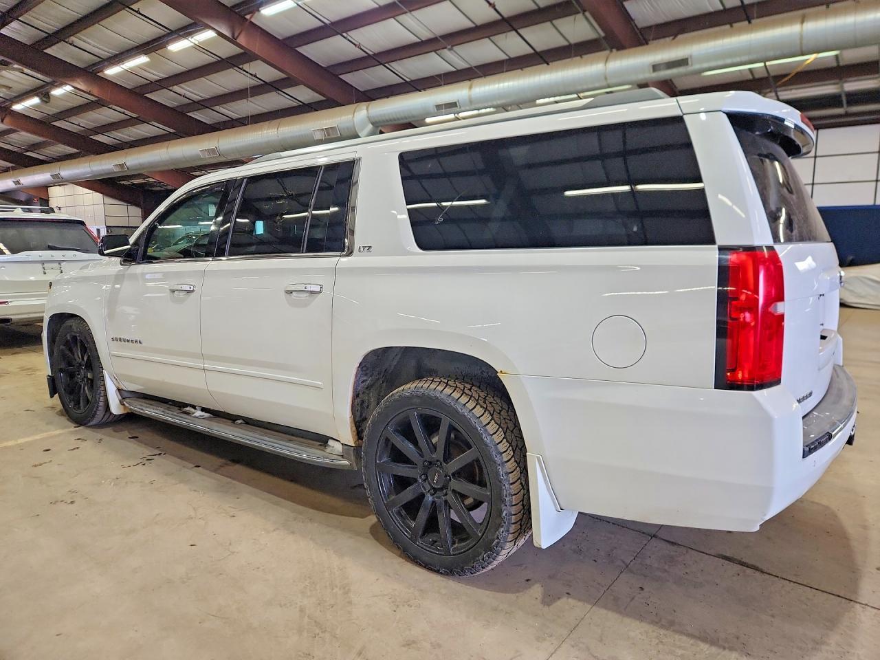 2015 Chevrolet Suburban K1500 Ltz - zdjęcie 2
