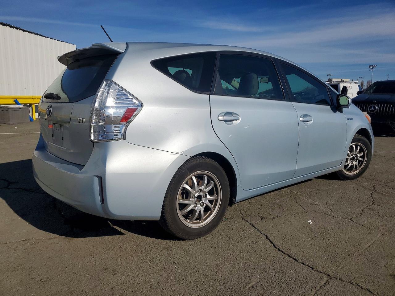 2014 Toyota Prius V Two - zdjęcie 3