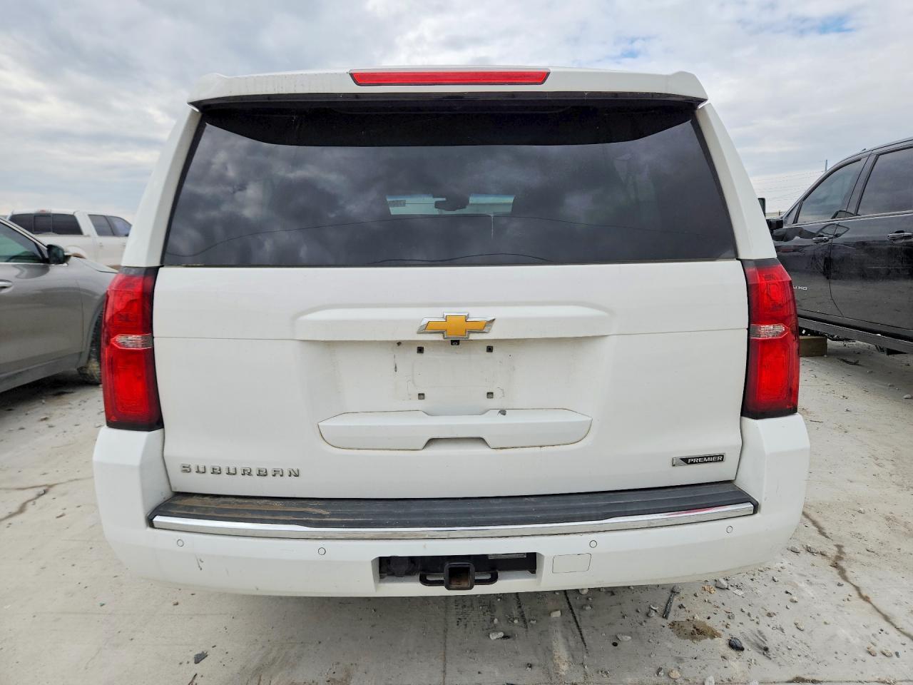 2017 Chevrolet Suburban C1500 Premier - zdjęcie 6