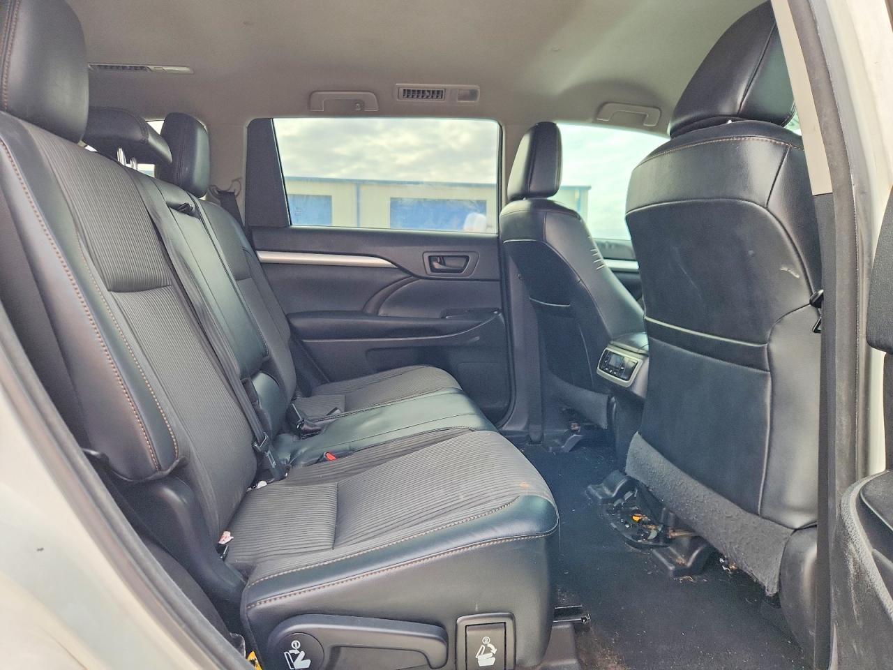 2017 Toyota Highlander Le - zdjęcie 11