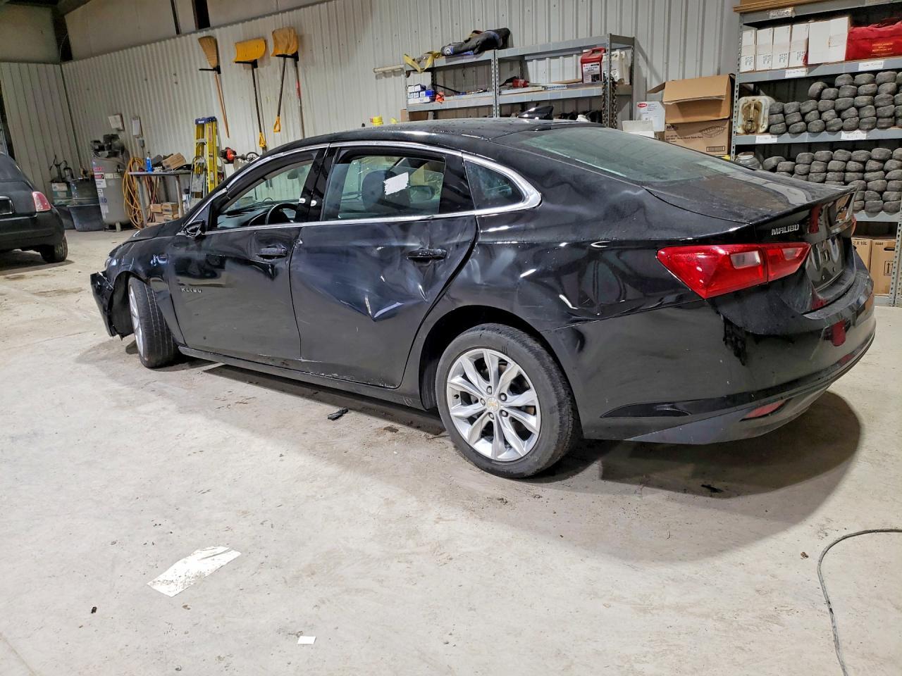 2025 Chevrolet Malibu Lt - zdjęcie 2